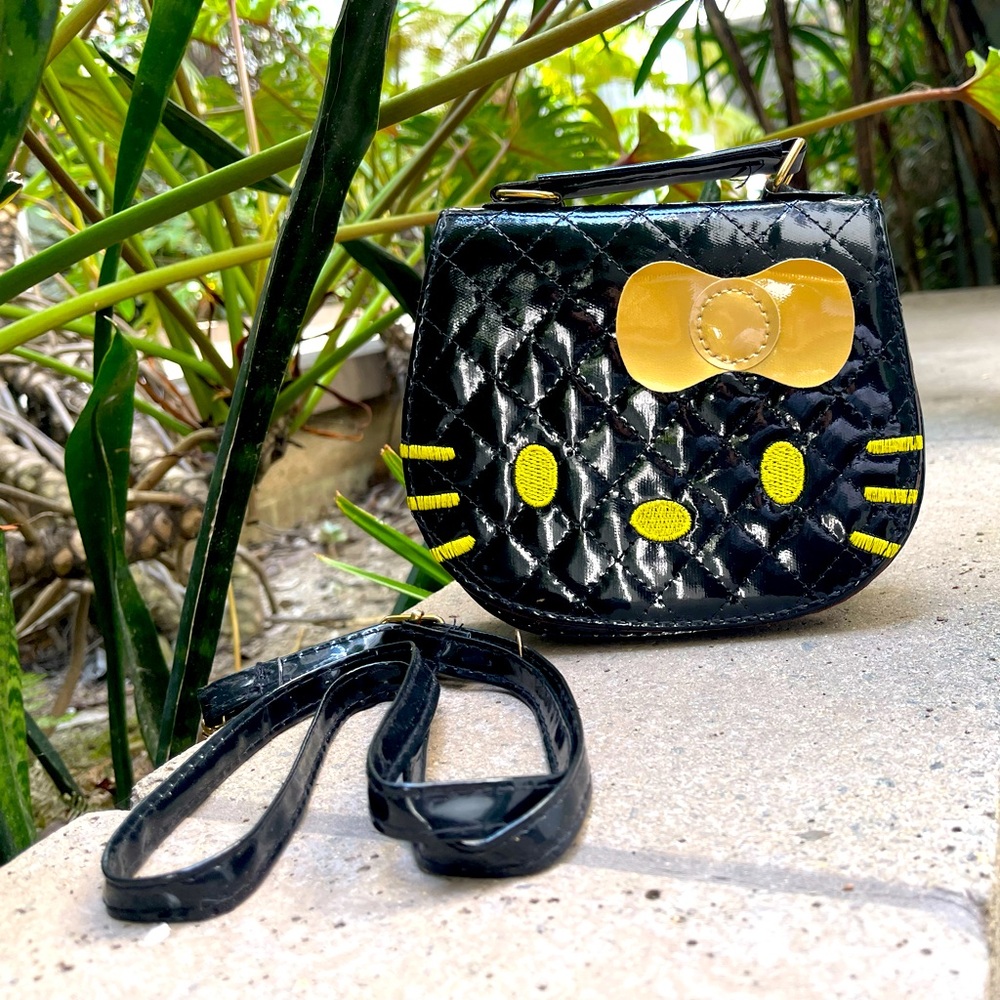 🐱 ONE LEFT! HELLO KITTY Black Purse Gold Accents Small